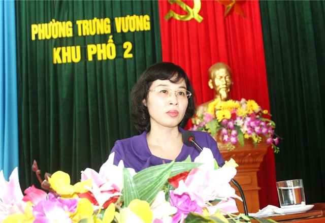 Phó Chủ tịch Thường trực HĐND tỉnh Trịnh Thị Minh Thanh dự sinh hoạt chi bộ khu 2, phường Trưng Vương