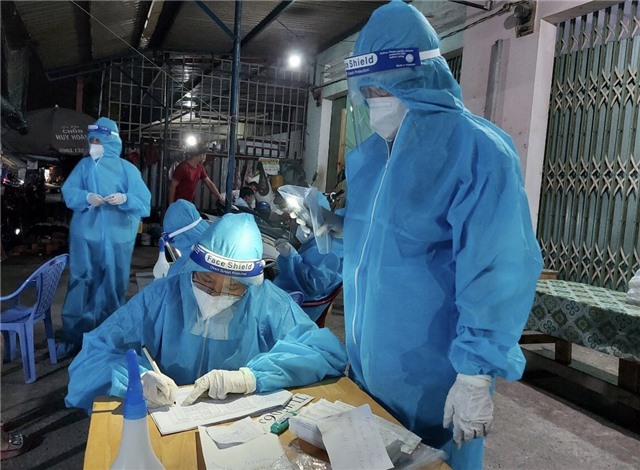 Nóng: Hướng dẫn mới nhất mức chi cho cán bộ y tế, tình nguyện viên hỗ trợ chống dịch COVID-19