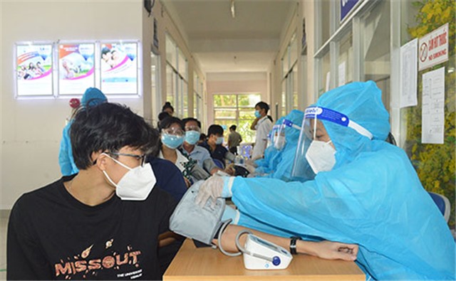 Hướng dẫn mới nhất của Bộ Y tế: Không cần đo huyết áp tất cả người tiêm vaccine COVID-19