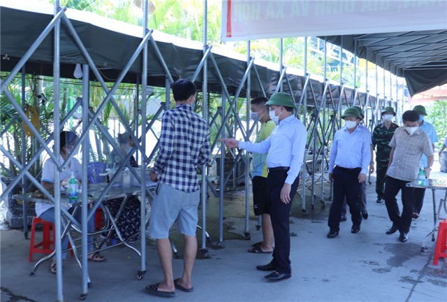 Đồng chí Bí Thư Tỉnh ủy kiểm tra đột xuất công tác phòng chống dịch tại các địa phương Quảng Yên, Uông Bí, Đông Triều