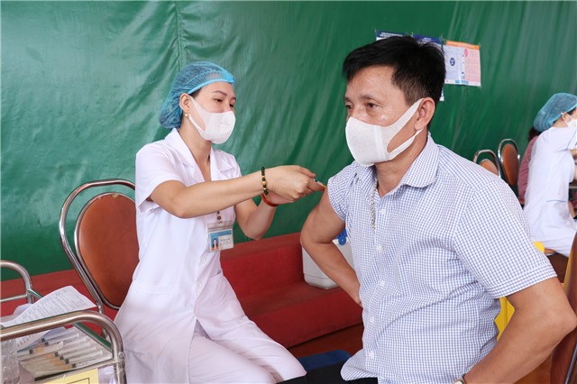 Uông Bí triển khai tiêm vắc xin phòng Covid-19 đợt 8 mũi 2