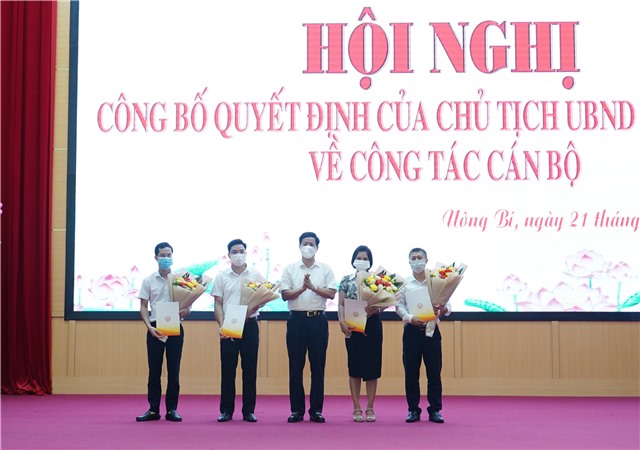 Công bố các quyết định về công tác cán bộ