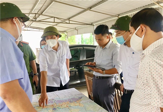 Chủ tịch UBND thành phố Phạm Tuấn Đạt kiểm tra các mỏ đất