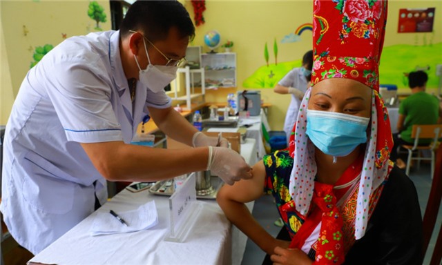 Quảng Ninh: Phấn đấu hoàn thành tiêm vắc xin phòng Covid-19 mũi 2 trong tháng 10/2021