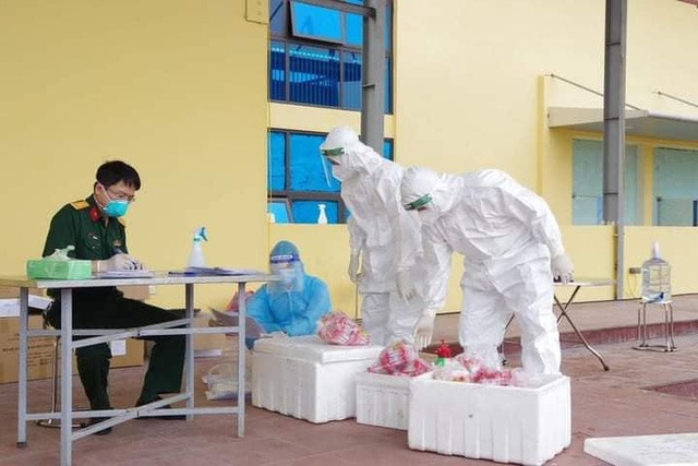 Thêm nhiều học sinh mắc COVID-19, quân y hỗ trợ Hà Nam xét nghiệm sàng lọc diện rộng