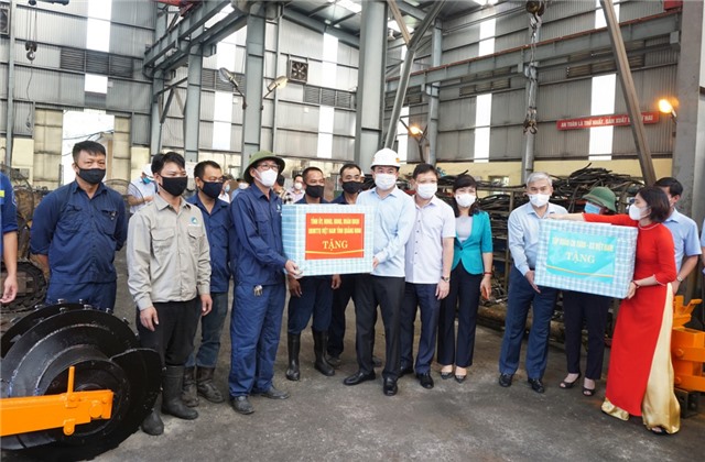 Phó Bí thư Thường trực Tỉnh ủy Ngô Hoàng Ngân thăm, động viên một số đơn vị ngành Than tại TP Uông Bí