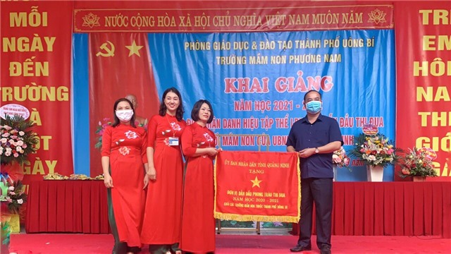 Phó Chủ tịch UBND thành phố Bùi Văn Thành dự, chúc mừng khai giảng năm học mới tại Trường Mầm non Phương Nam