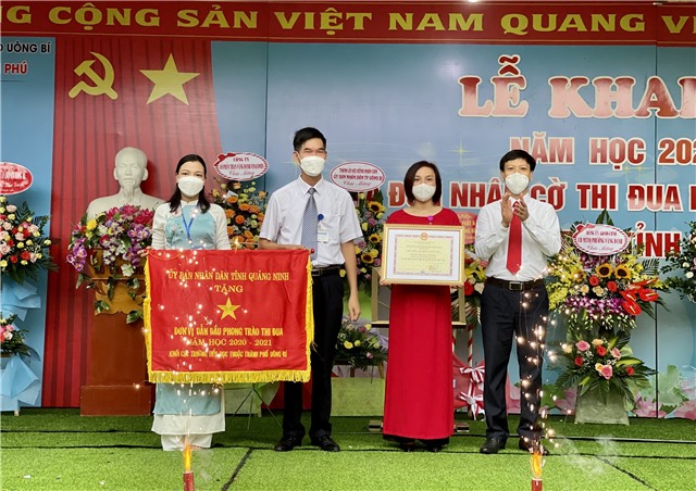 Phó Chủ tịch HĐND thành phố Đỗ Trường Sơn chúc mừng Lễ khai giảng năm học mới 2021-2022 tại Trường Tiểu học Trần Phú