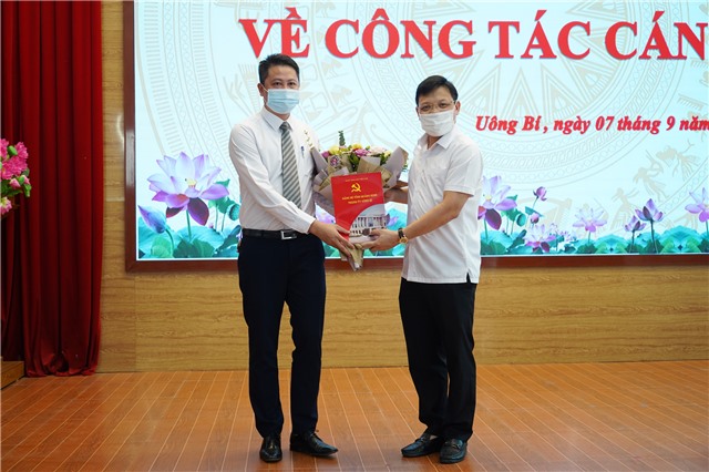 Công bố các quyết định công tác cán bộ