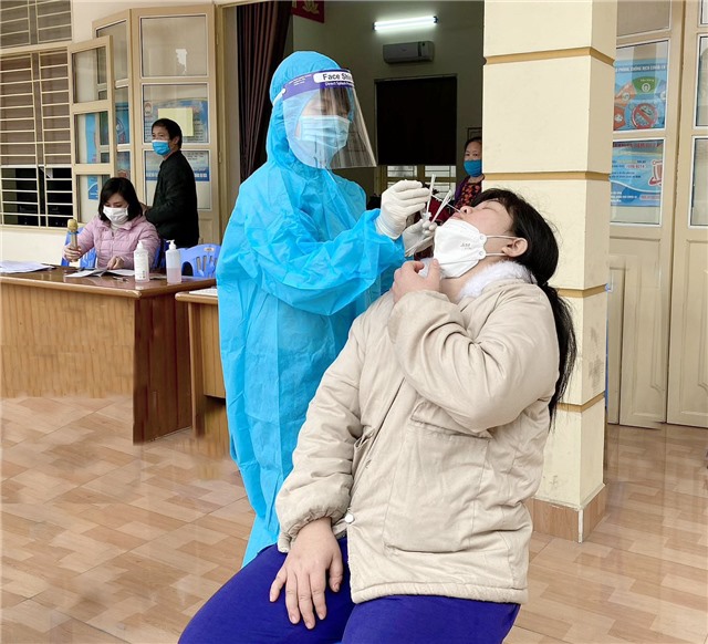 Phường Thanh Sơn: Tổ chức test nhanh kháng nguyên cho nhân dân