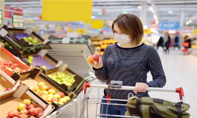 Chuyên gia đưa ra các mẹo để giữ an toàn khỏi COVID-19 khi đi ra ngoài