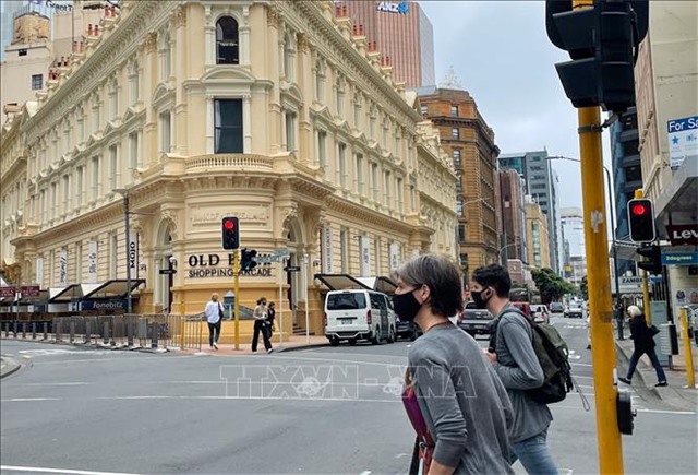 Chuyên gia y tế New Zealand cảnh báo Omicron có thể lây nhiễm theo nhiều cách