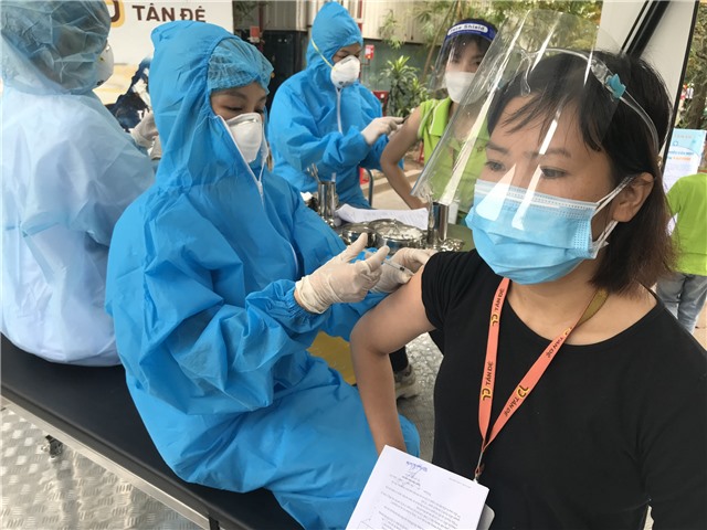 Chiều 6/1: Việt Nam đã tiếp nhận hơn 206 triệu liều vaccine phòng COVID-19; các địa phương đẩy nhanh tiêm mũi 3