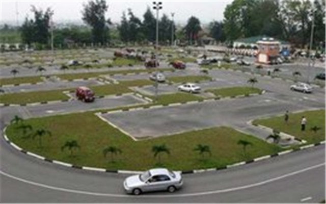 Quản chặt đào tạo lái xe, nghiêm cấm giao xe để học viên tự lái