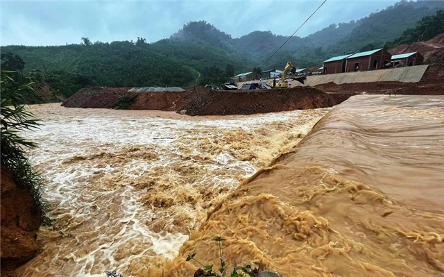 HƯỚNG DẪN: Kỹ năng phòng, tránh sạt lở đất, lũ quét