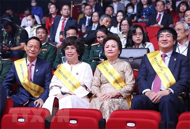 Tôn vinh top 10 doanh nhân Việt Nam tiêu biểu năm 2022