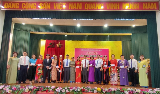 Hội Nông dân phường Vàng Danh tổ chức hội thi cắm hoa nghệ thuật 