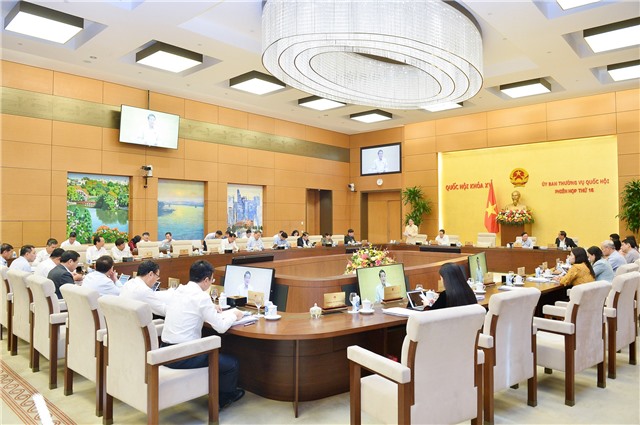 UBTVQH đồng ý trình Quốc hội xem xét, quyết định tăng lương cơ sở, lương hưu, ưu đãi nghề y tế