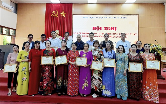 Hội Nông dân phường Trưng Vương sơ kết phong trào thi đua hộ nông dân sản xuất, kinh doanh giỏi giai đoạn 2020-2023