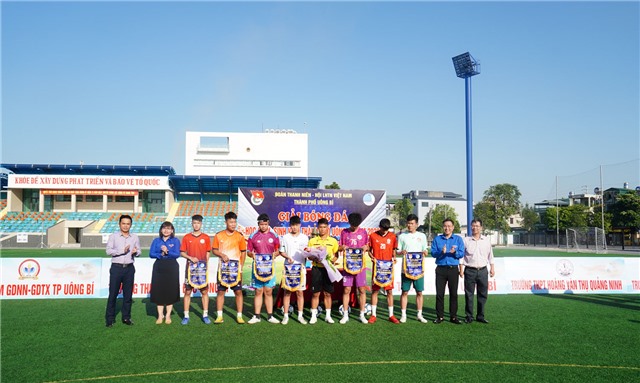 Khai mạc giải bóng đá học sinh, sinh viên thành phố Uông Bí