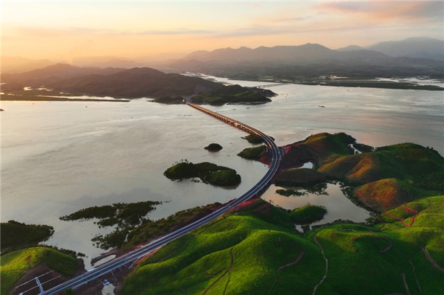 Thực hiện linh động, đồng bộ các đột phá chiến lược