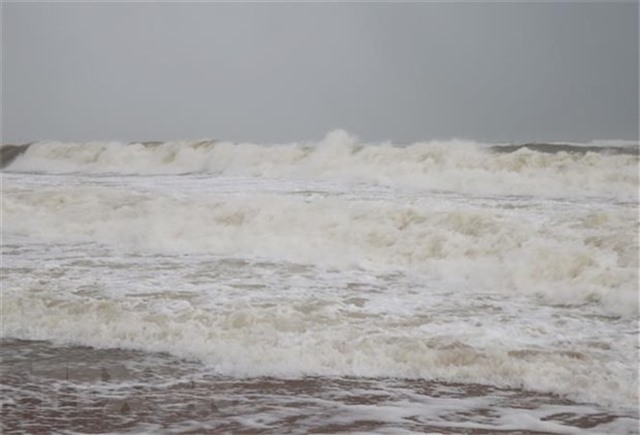 Áp thấp mạnh lên thành áp thấp nhiệt đới gây mưa dông mạnh