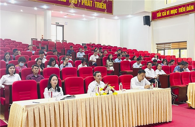 Học viên lớp bồi dưỡng, cập nhật kiến thức cho cán bộ chủ chốt của Huyện ủy, Thị ủy, Thành ủy thuộc tỉnh nghiên cứu thực tế tại TP Uông Bí