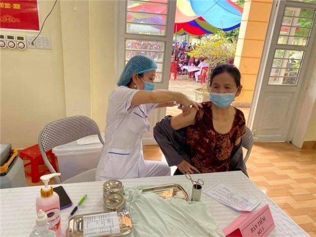 TP Uông Bí: Tạo điều kiện tốt nhất cho người dân đến tiêm vắc xin phòng dịch Covid-19