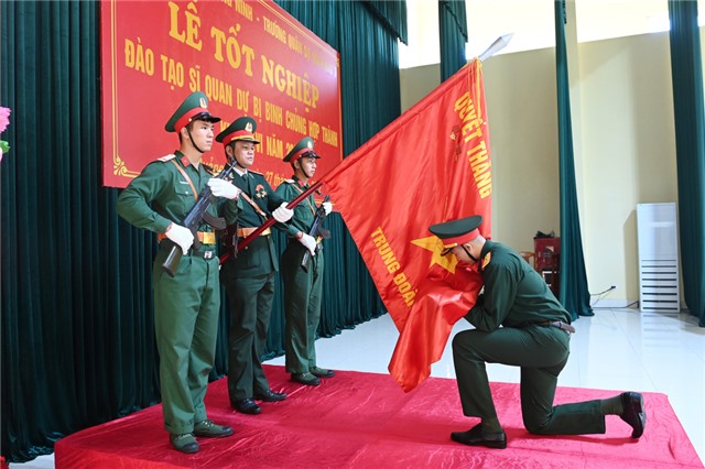 70 học viên được phong quân hàm Thiếu úy sĩ quan dự bị