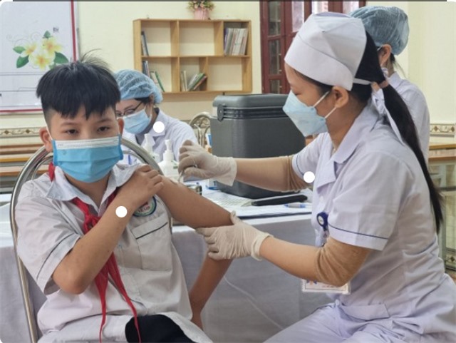 Sáng 28/10: Còn 64 ca COVID-19 nặng thở oxy, tiếp tục tăng cường hệ thống giám sát, đẩy nhanh tiêm vaccine