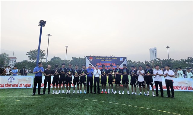 Bế mạc giải bóng đá học sinh, sinh viên thành phố Uông Bí năm 2022