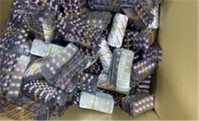 Nóng: Phát hiện cơ sở sản xuất thuốc giả, trái phép 'khủng' ở ngoại thành Hà Nội