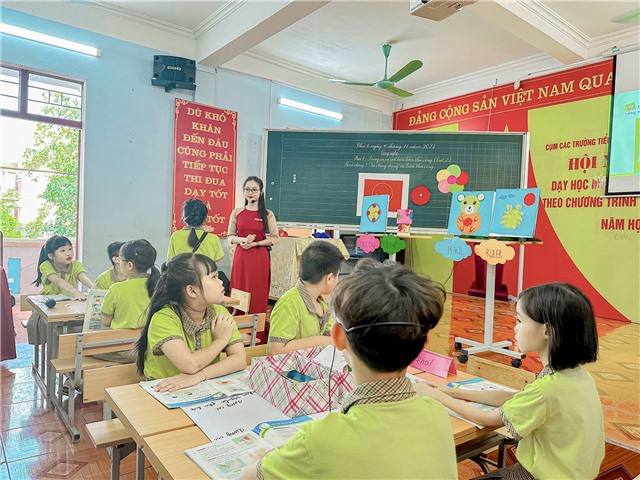 Ngành Giáo dục thành phố phát động phong trào thi đua chào mừng kỷ niệm 40 năm Ngày Nhà giáo Việt Nam  