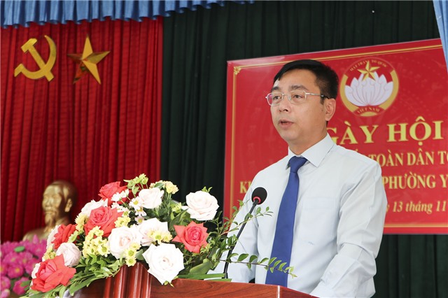 Đồng chí Đào Ngọc Sơn, Trưởng ban Dân vận Thành uỷ, Chủ tịch UB MTTQ Thành phố dự Ngày hội Đại đoàn kết toàn dân khu Phú Thanh Đông, phường Yên Thanh