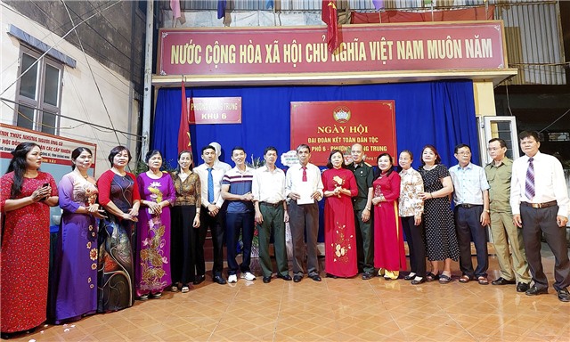 Ngày hội Đại đoàn kết toàn dân tộc tại khu 6, phường Quang Trung