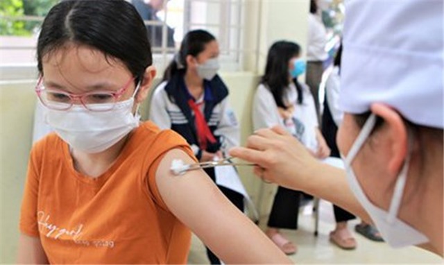 Sáng 17/11: 66 ca COVID-19 nặng thở máy, oxy; những tỉnh, thành nào tiêm vaccine chậm?