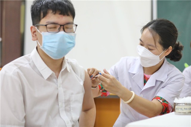 Đẩy mạnh tiêm vaccine COVID-19 cho trẻ mầm non, học sinh