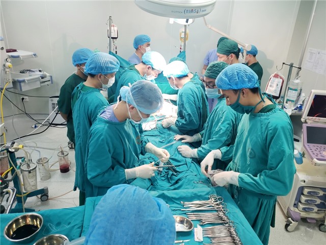 Vẫn thiếu thuốc, thiết bị y tế