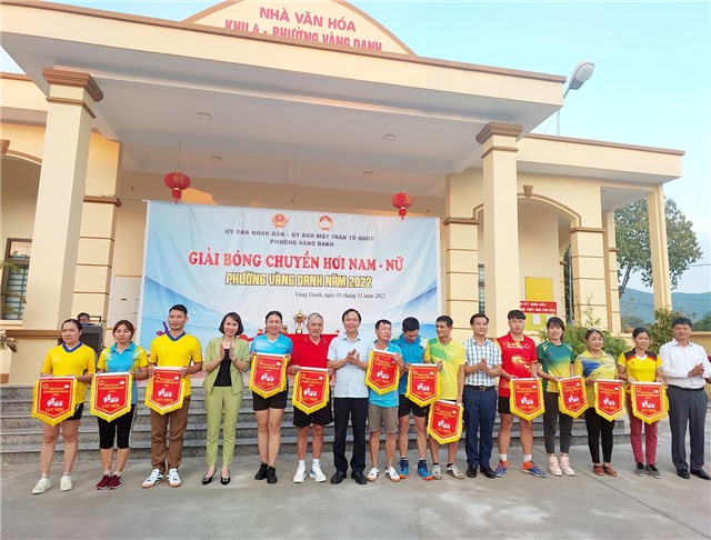 Phường Vàng Danh khai mạc giải bóng chuyền hơi nam, nữ