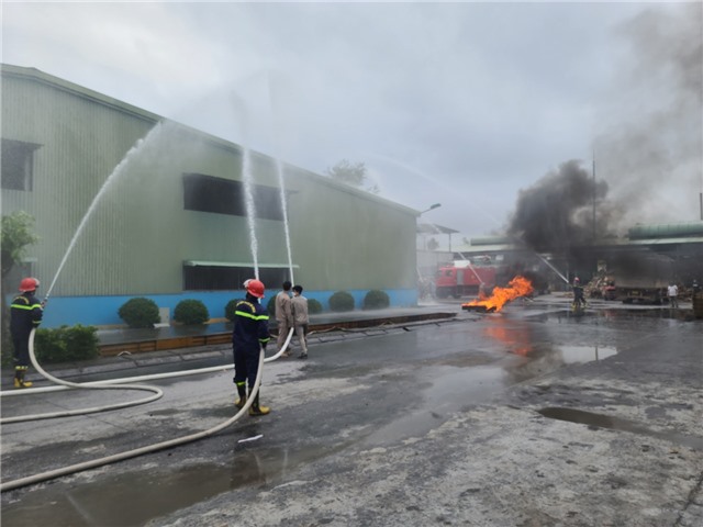Diễn tập phương án chữa cháy và cứu nạn cứu hộ tại Công ty cổ phần Thông Quảng Ninh