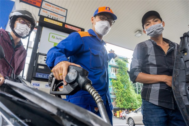 Giá xăng ngày mai có thể giảm tiếp