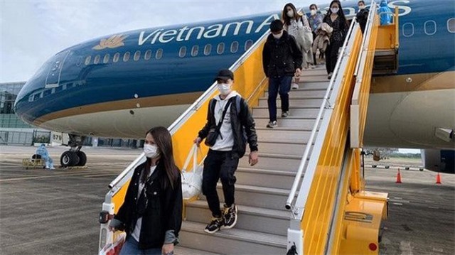 Từ 22/12, hành khách nhập cảnh khi xuống tàu bay phải thực hiện những thủ tục gì?