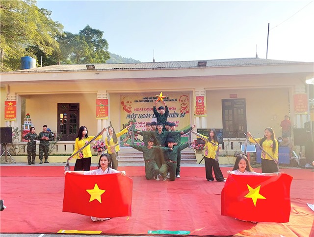 Ngoại khóa "Một ngày làm chiến sỹ"