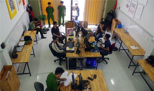 Khởi tố 3 đối tượng làm giả căn cước công dân