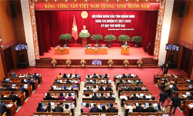 Ngày làm việc thứ 2: Thảo luận tại tổ và hội trường nhiều nội dung quan trọng