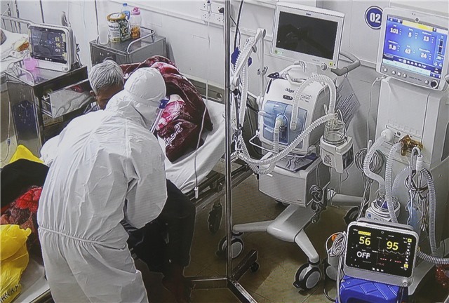 Sáng 10/2: Có 425 ca COVID-19 nặng thở máy, ECMO; Khẩn trương ứng phó với F0 tăng nhanh sau Tết