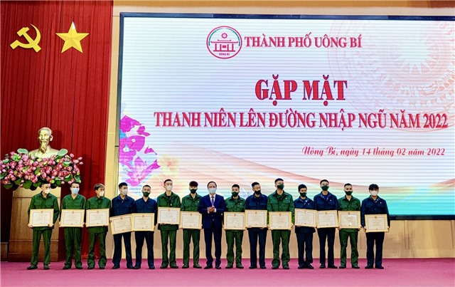 Thành phố Uông Bí gặp mặt thanh niên lên đường nhập ngũ năm 2022 