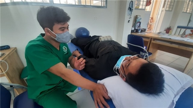 Hậu Covid-19: Không chủ quan khi thấy khó thở, đau tức ngực