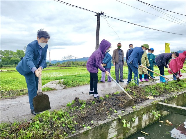 Phường Quang Trung ra quân làm thủy lợi và trồng cây năm 2022