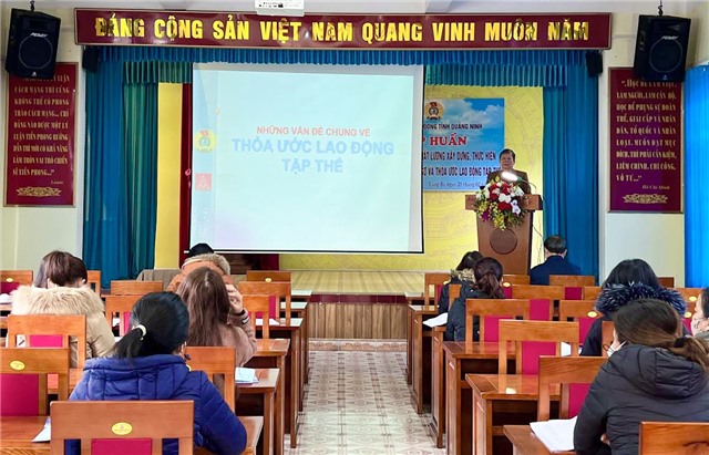  Tập huấn nâng cao chất lượng xây dựng, thực hiện quy chế dân chủ ở cơ sở và thỏa ước lao động tập thể